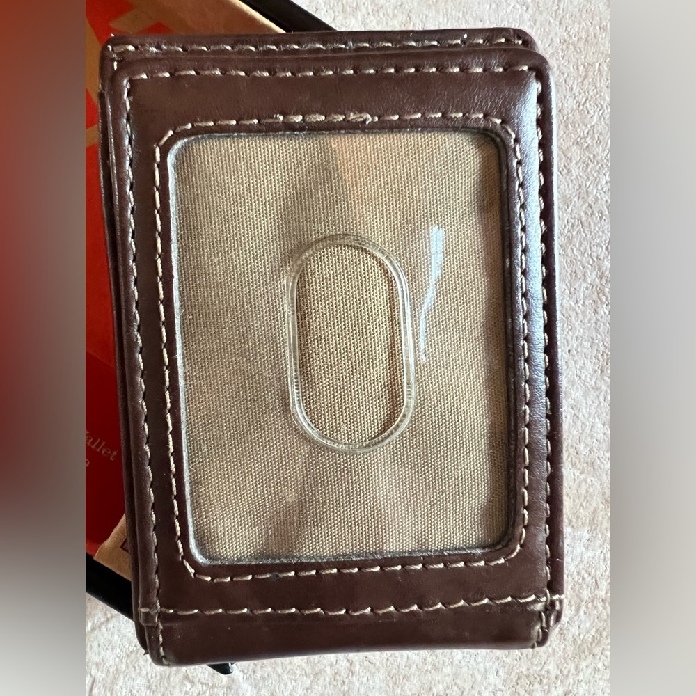 Dockers Men’s brown leather wallet -  Used but okay - Picture 2 of 7
